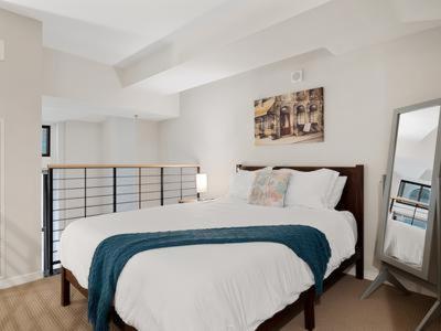 Apartment One Bed With Unmatched Amenities Steps From Paul Brown Stadium 345 Cincinnati